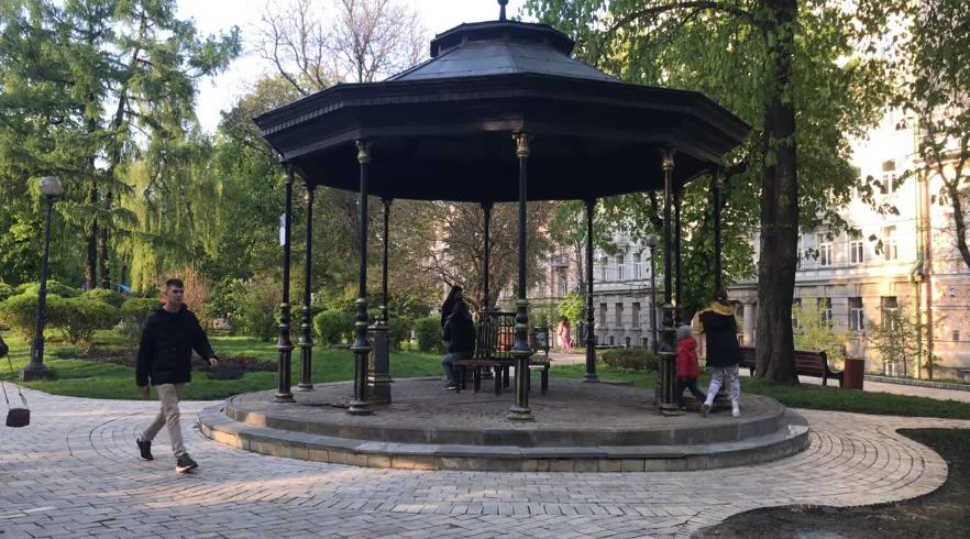 Парк шевченка. Бювет